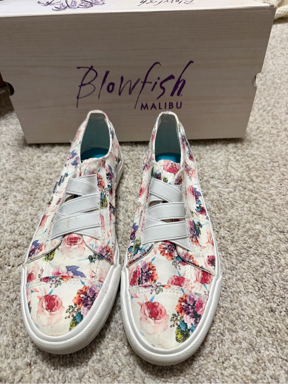 Blowfish Floral Slip-On Sneakers in White with Multicolor Bloom (Size 7.5)